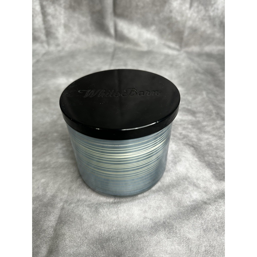 Bath and body Works white barn winter white petals candle wick‎ 14.5 OZ Holiday - Picture 2 of 3